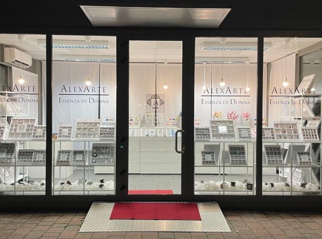 Apertura del primo negozio AlexArte